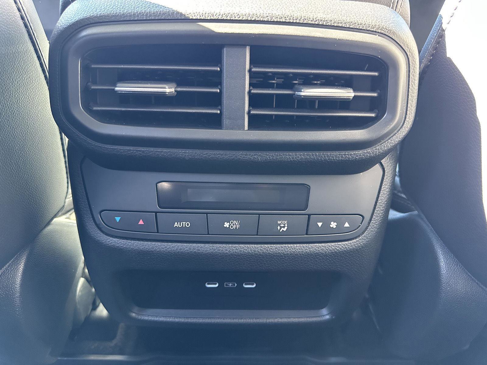 Certified 2025 Honda Pilot Touring image 14