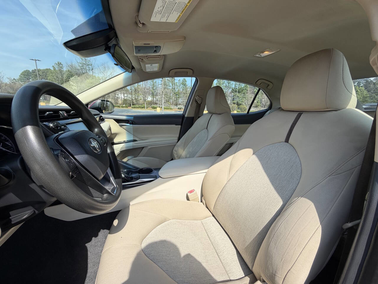 Used 2018 Toyota Camry LE image 24