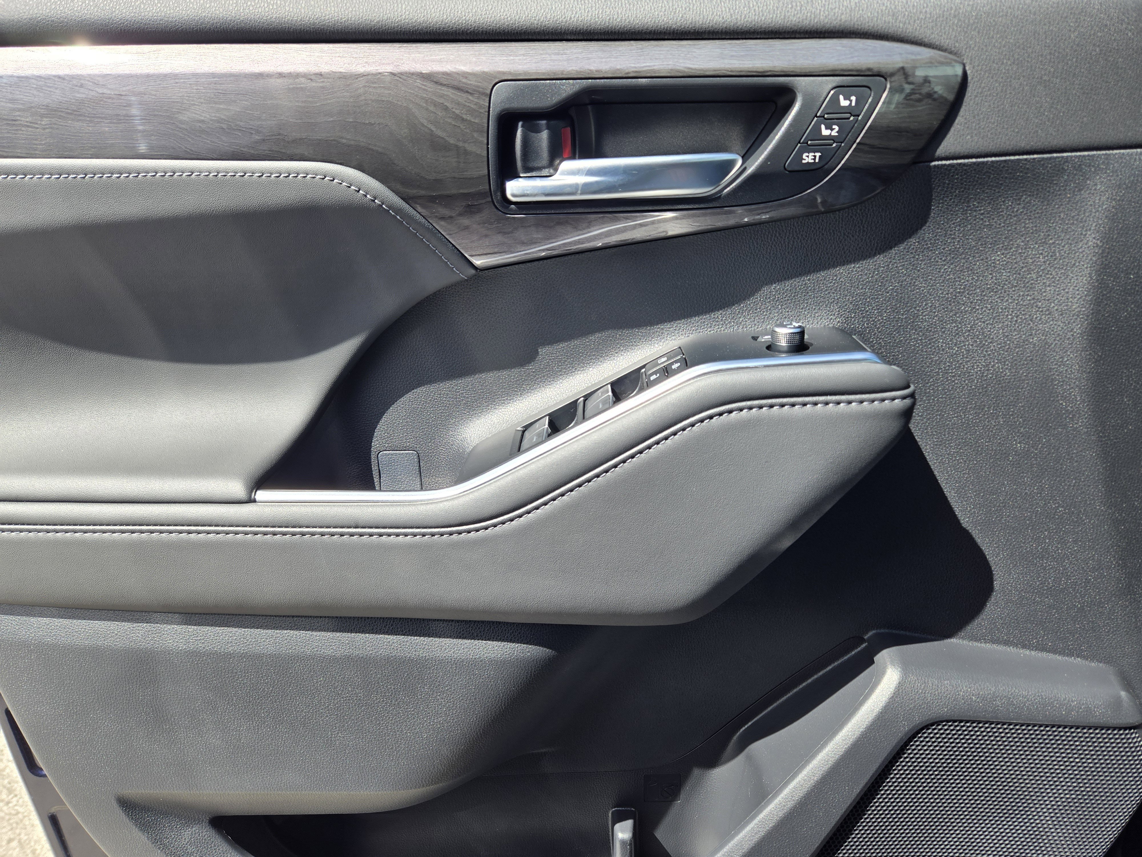 New 2026 Toyota Highlander Limited image 17