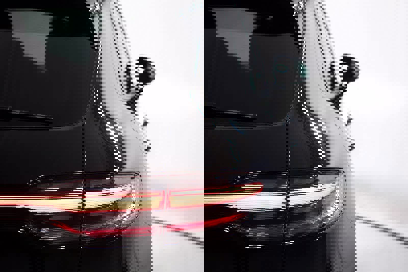 Certified 2025 Porsche Macan image 38