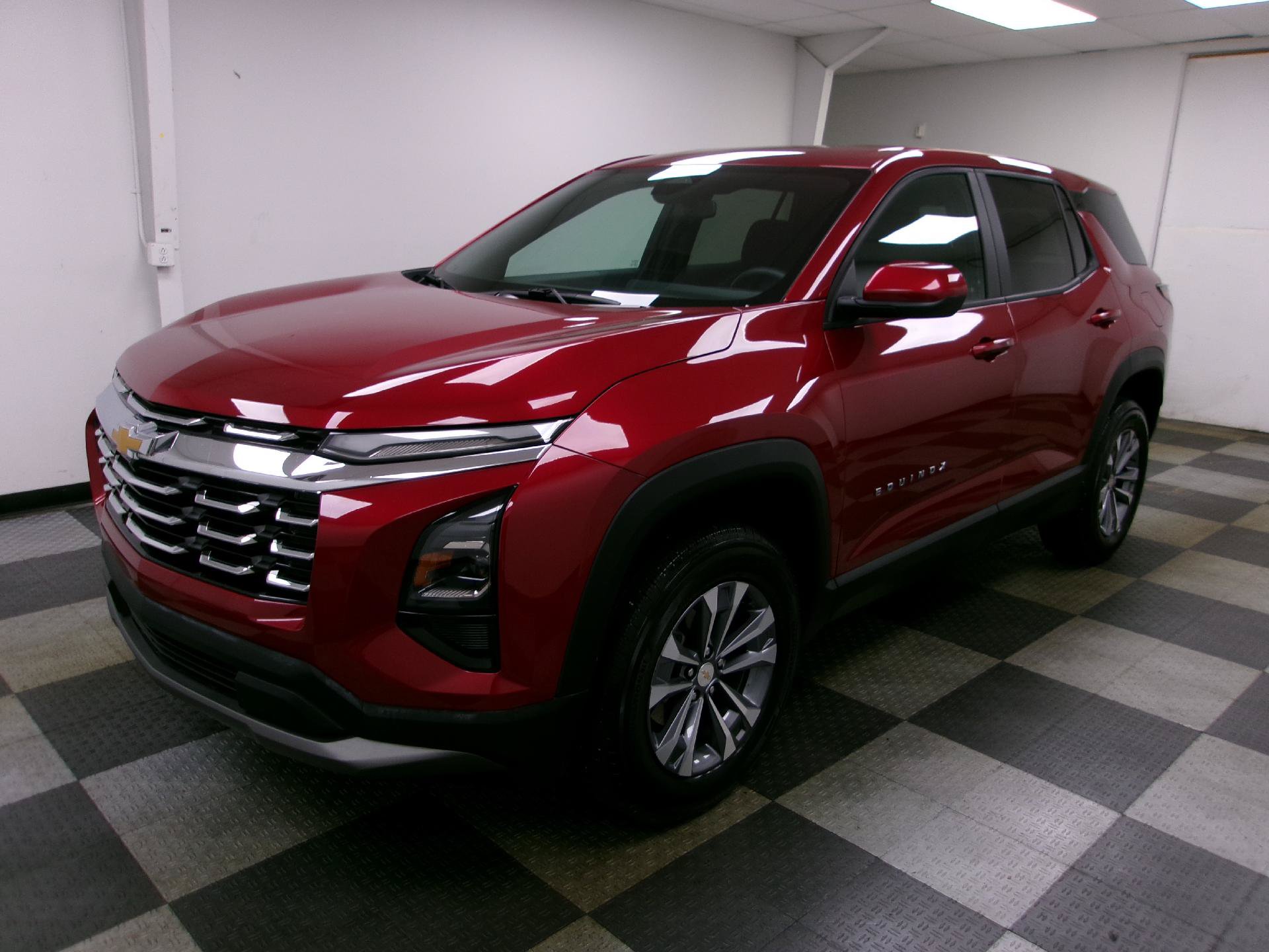 Used 2025 Chevrolet Equinox LT FWD image 1