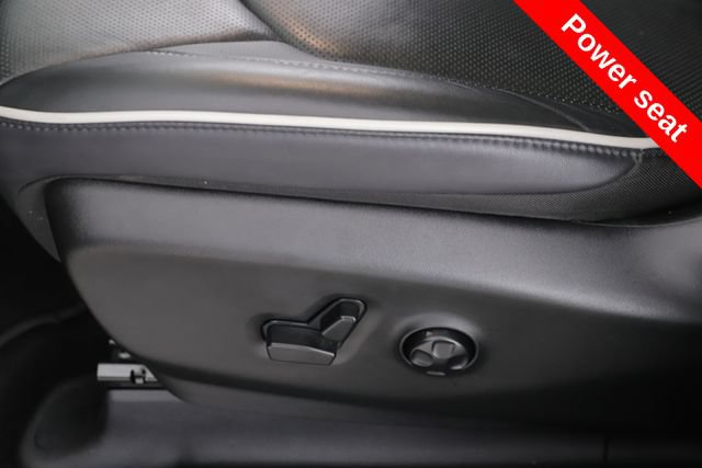 Used 2024 Chrysler Pacifica Premium FWD image 19