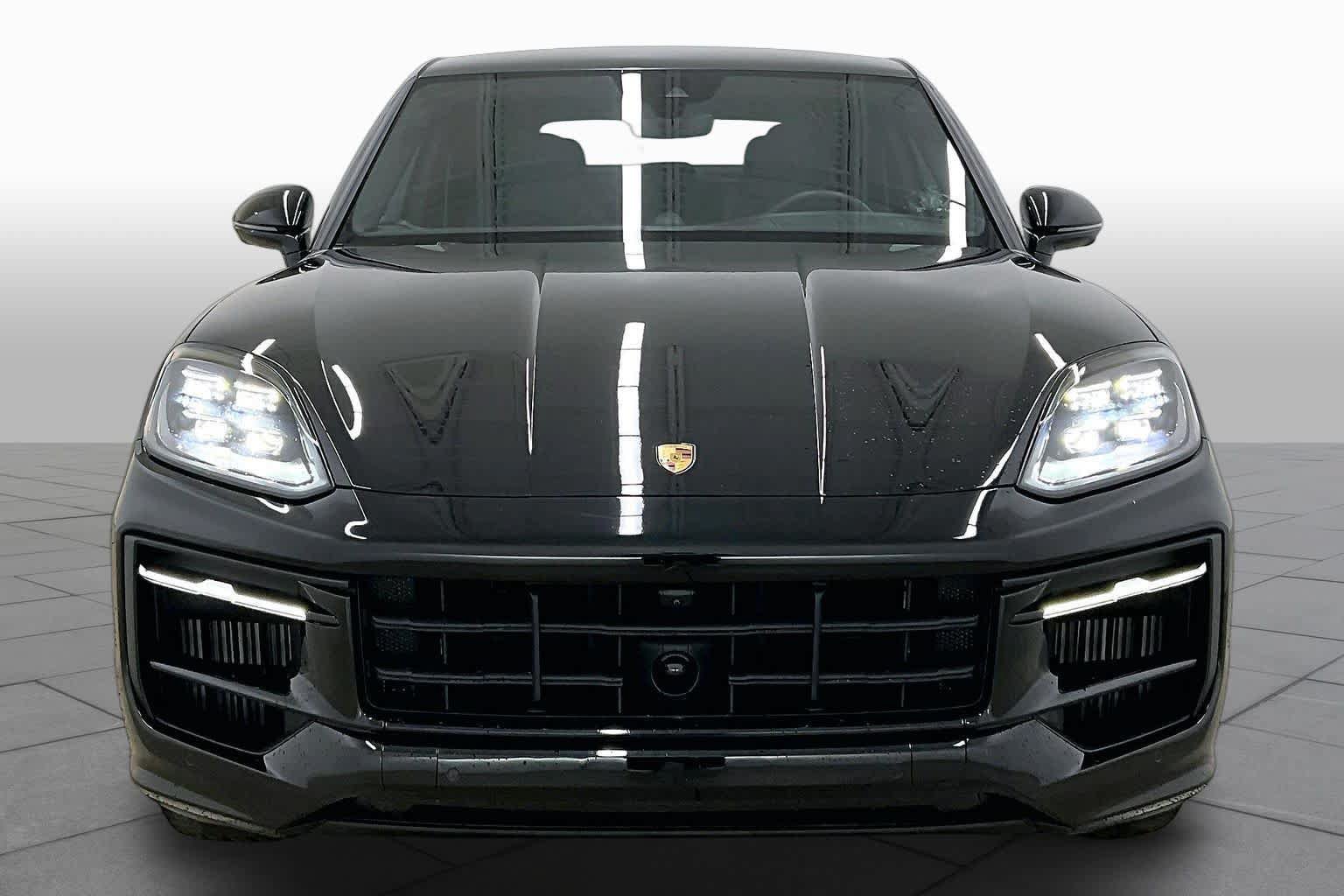 Used 2025 Porsche Cayenne S AWD/4WD image 4