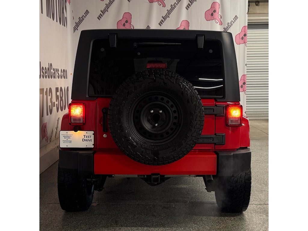 Used 2016 Jeep Wrangler Unlimited Sahara w/ Connectivity Group image 12