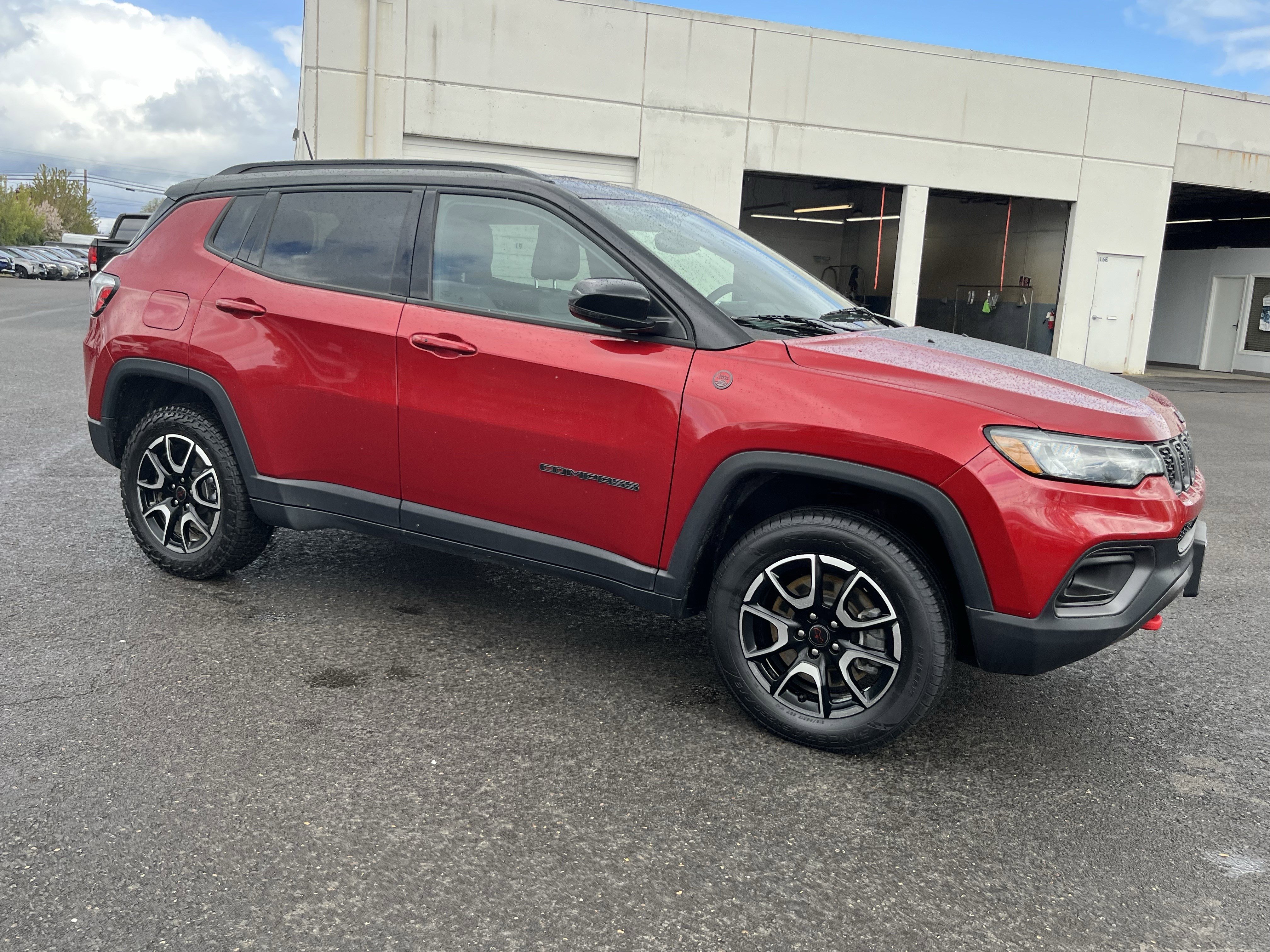 Used 2025 Jeep Compass Trailhawk AWD/4WD image 7
