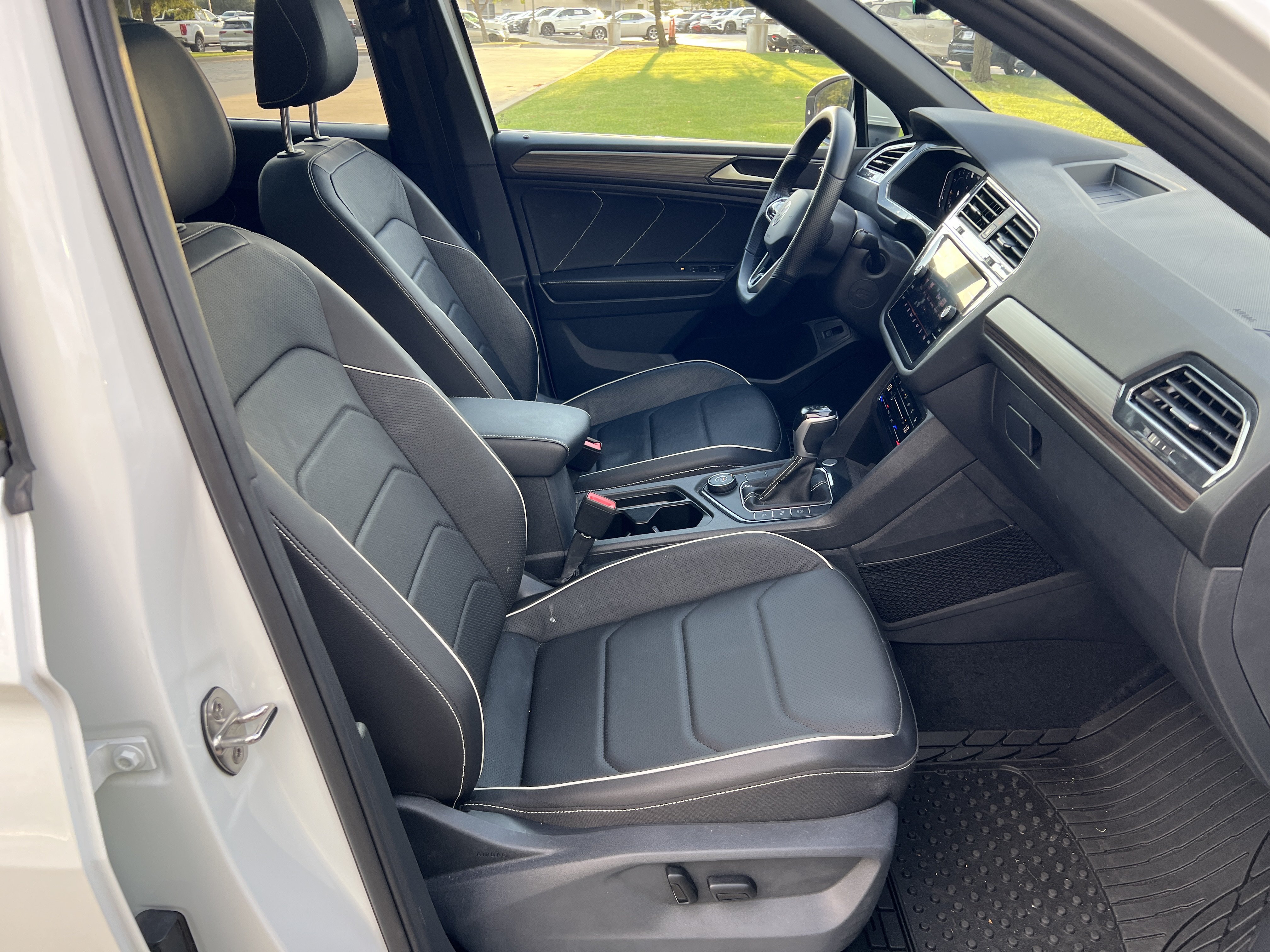 Certified 2022 Volkswagen Tiguan SEL R-Line AWD/4WD image 28