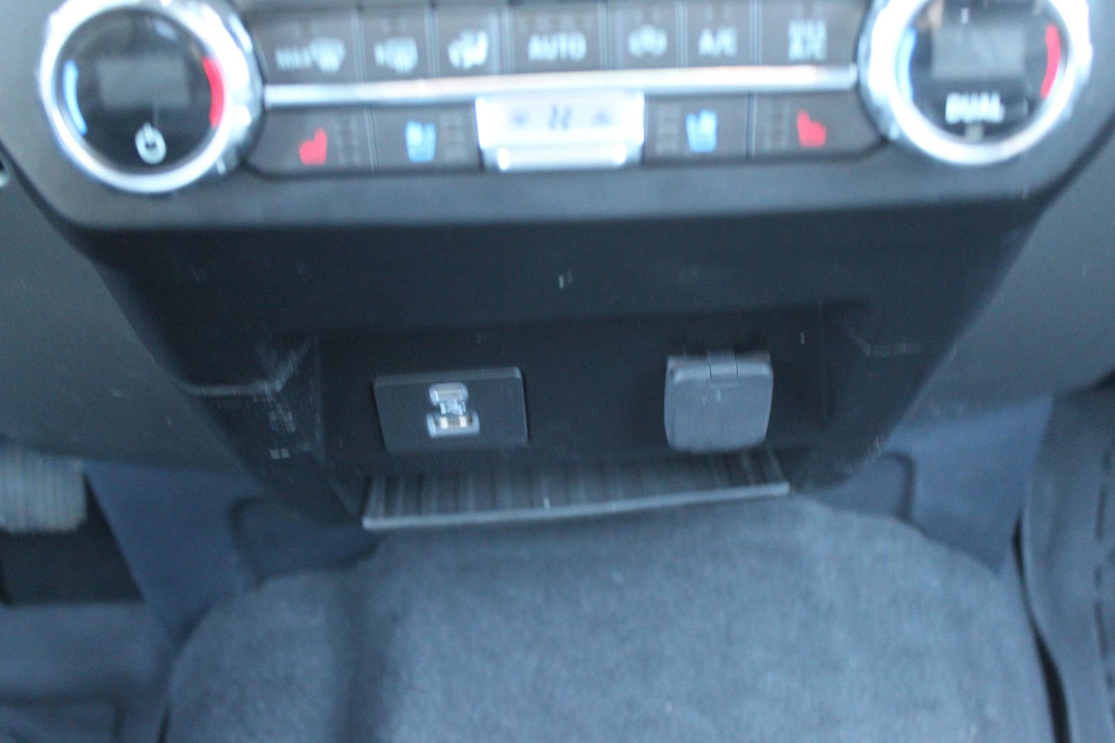 Used 2022 Ford F250 Lariat w/ Lariat Value Package image 33