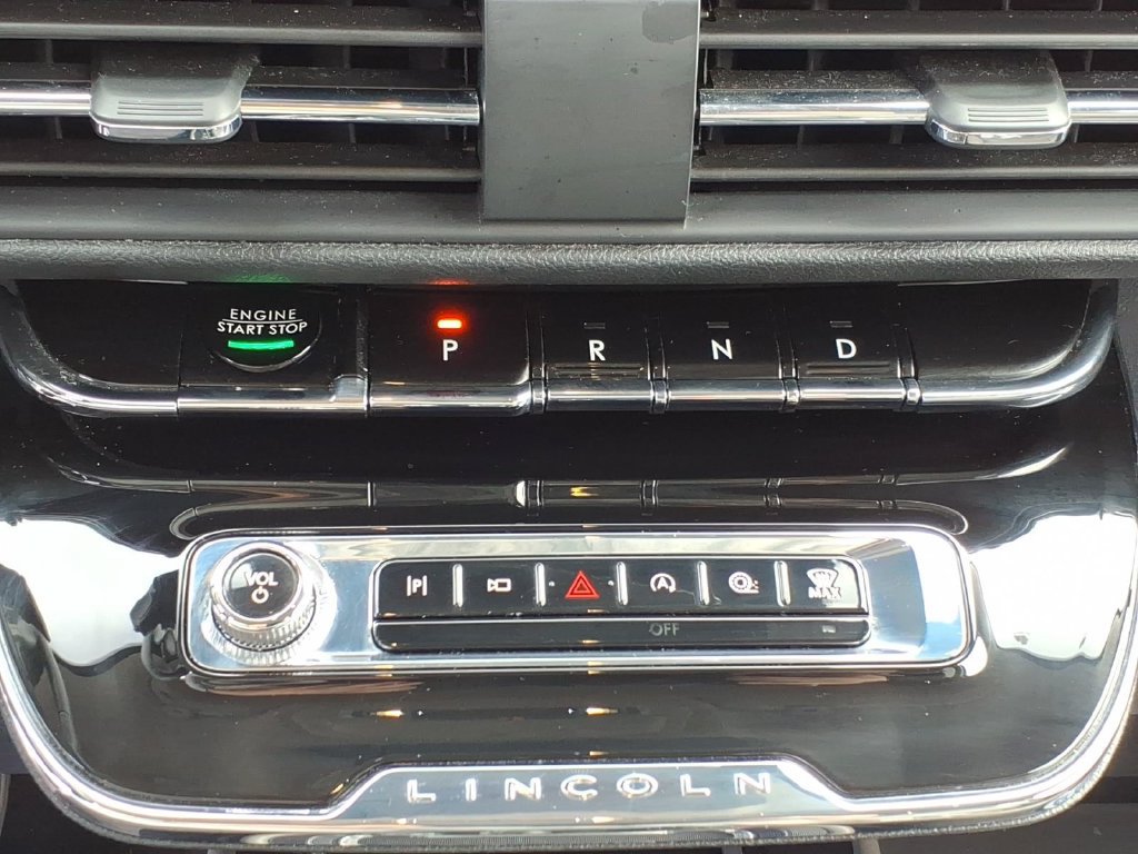 Certified 2023 Lincoln Corsair AWD image 18