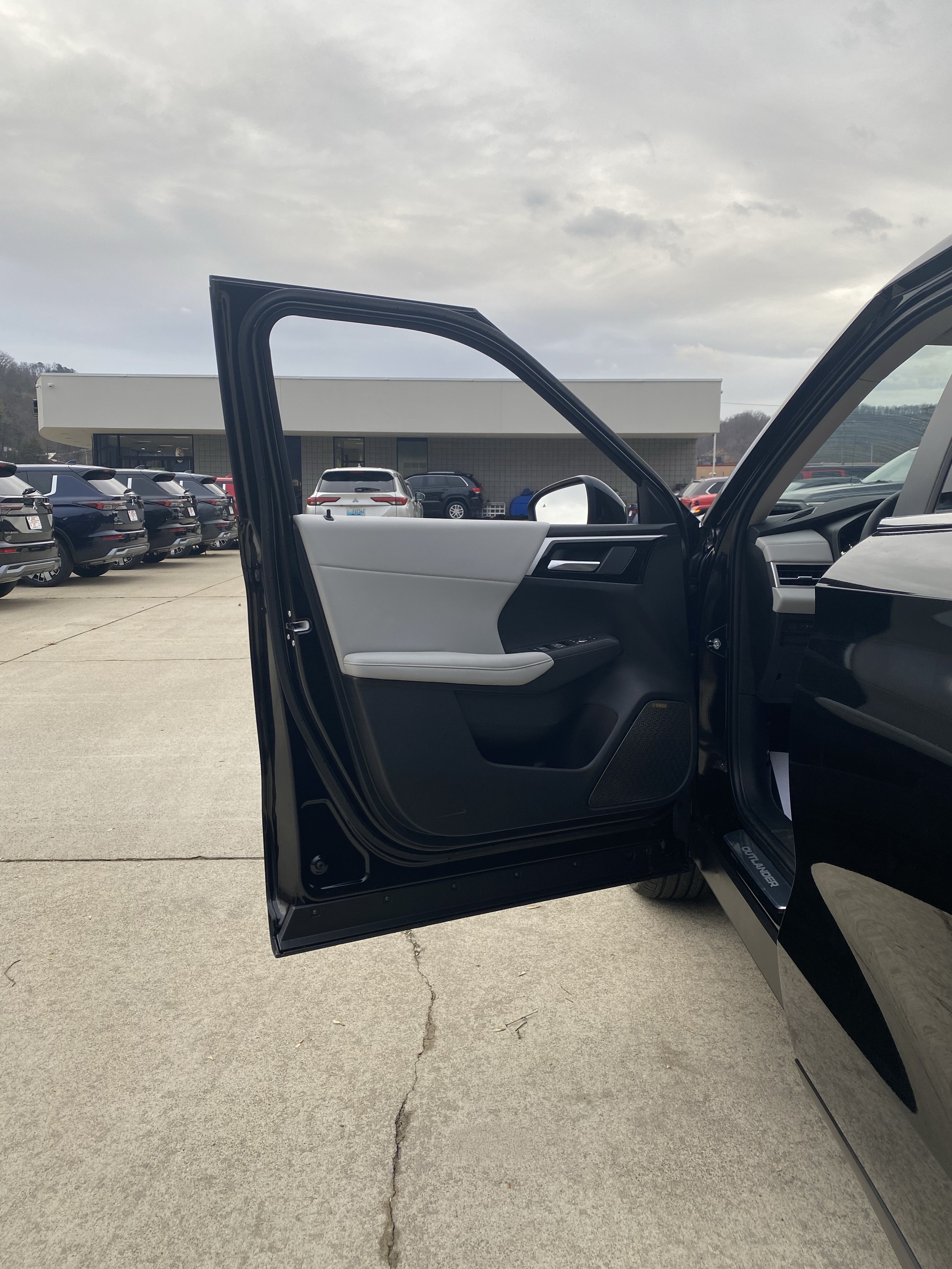 New 2026 Mitsubishi Outlander SE AWD/4WD image 3