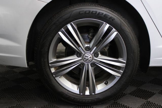 Used 2019 Volkswagen Jetta R-Line w/ R-Line Cold Weather Package FWD image 9