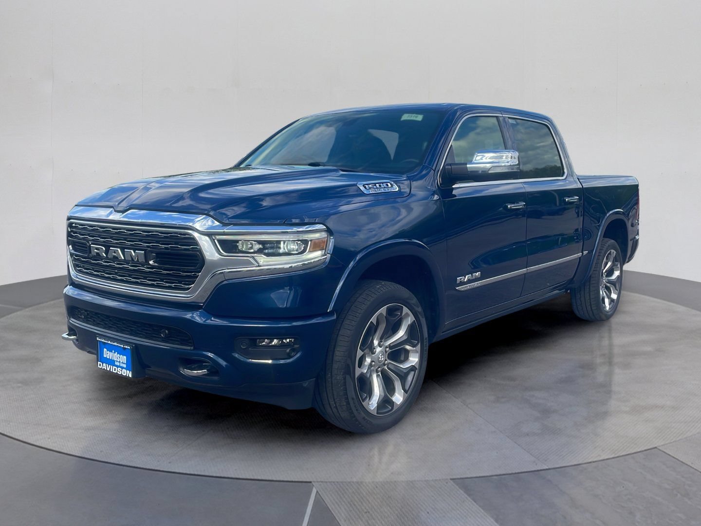 Used 2022 RAM 1500 Limited w/ Body-Colour Bumper Group AWD/4WD image 1