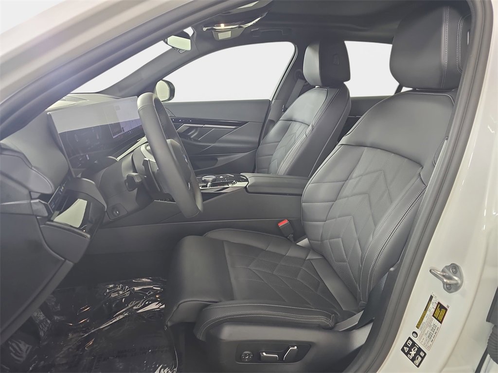 Used 2026 BMW 530i xDrive w/ Premium Package image 18