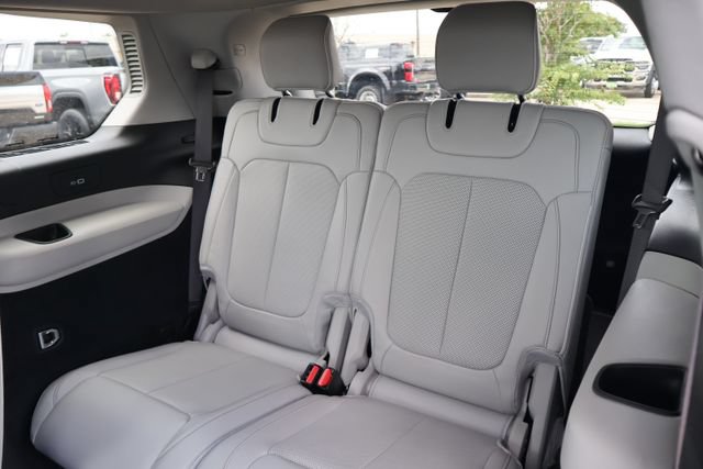 Used 2023 Jeep Grand Cherokee L Overland w/ Luxury Tech Group IV RWD image 10
