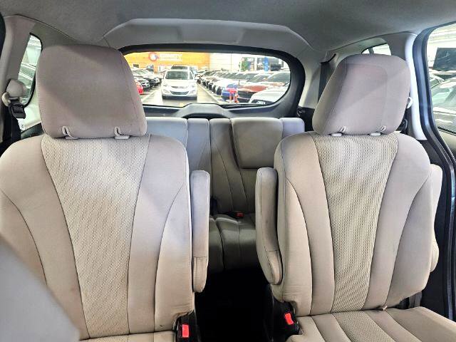 Used 2015 MAZDA MAZDA5 Sport image 30