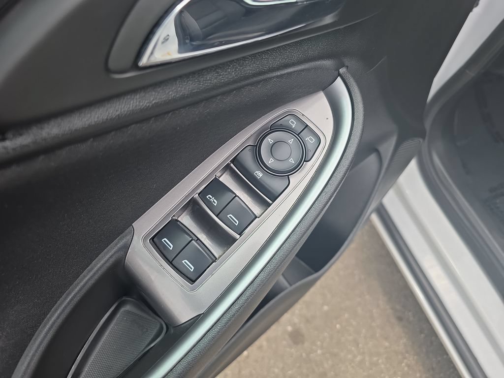 Used 2023 Chevrolet Malibu LT FWD image 11