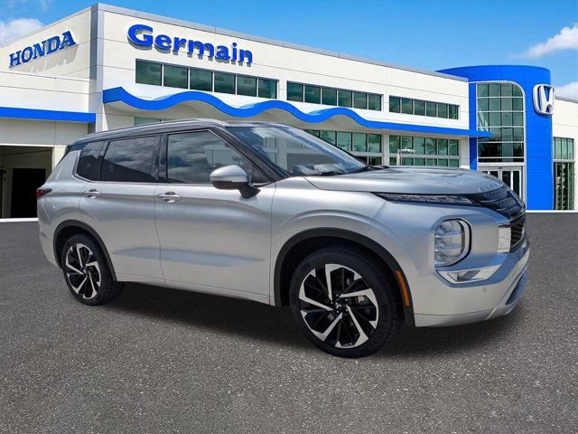 Used 2023 Mitsubishi Outlander SEL FWD image 3