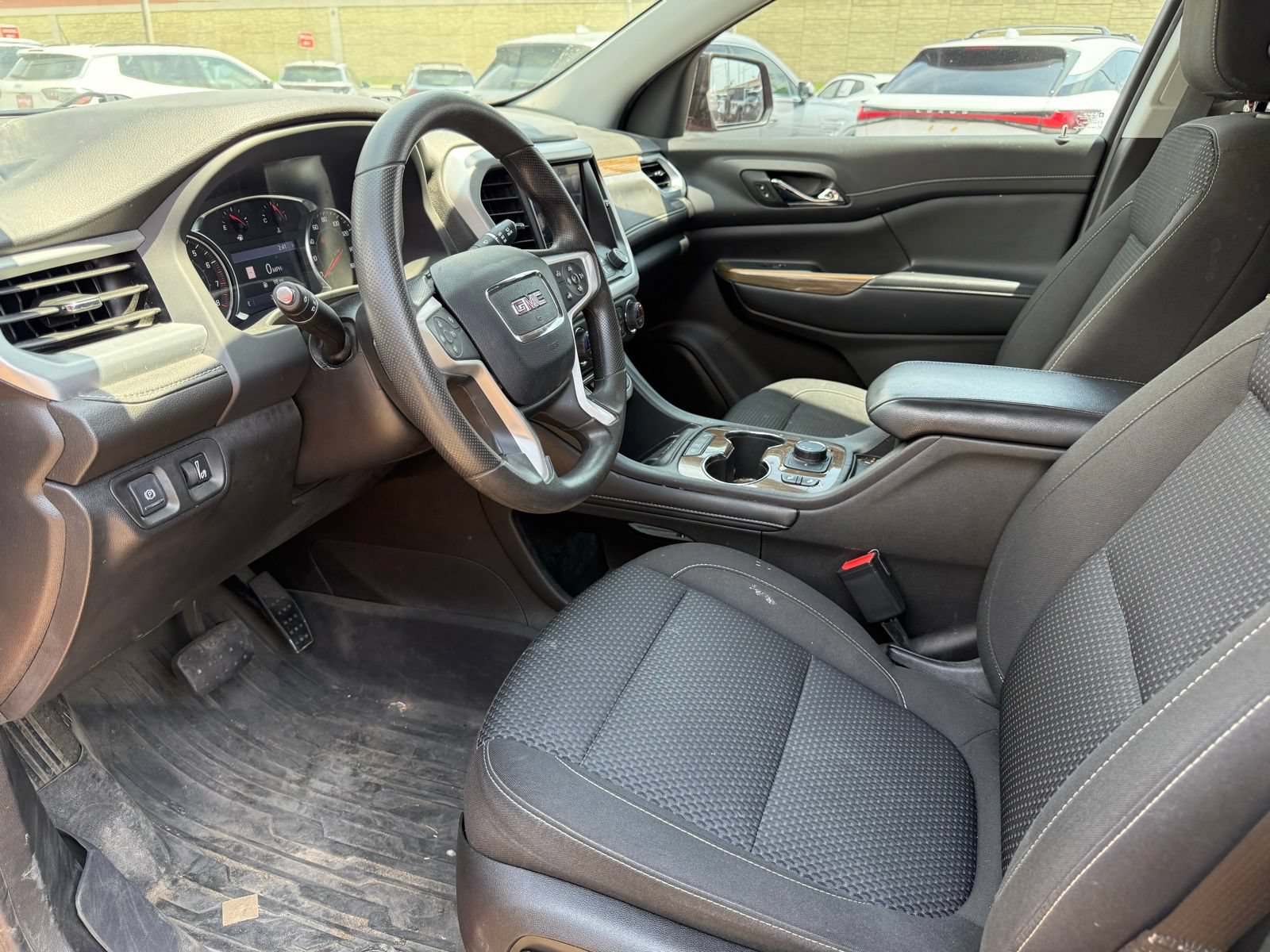 Used 2023 GMC Acadia SLE w/ Driver Convenience Package FWD image 10