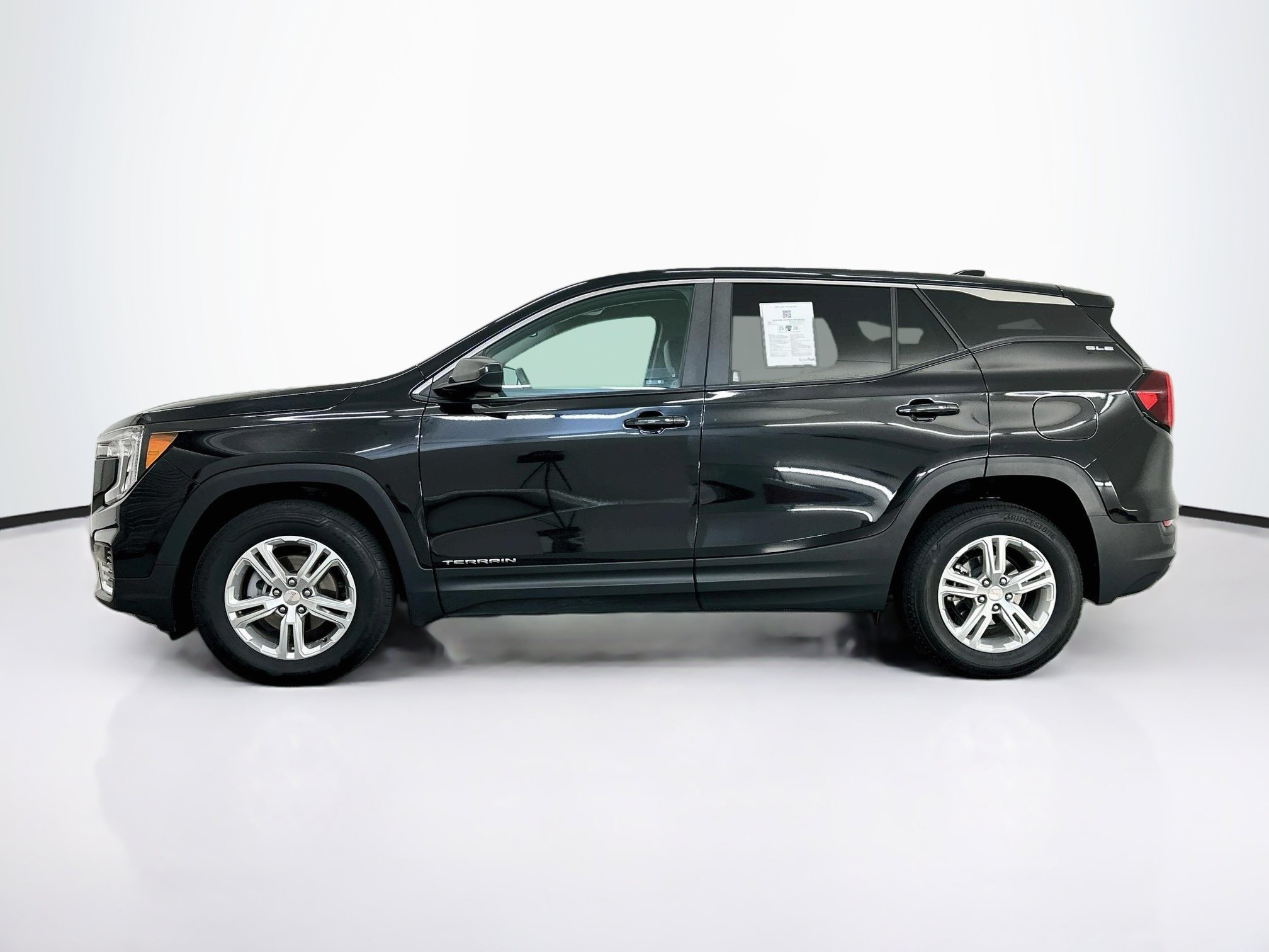 Used 2024 GMC Terrain SLE AWD/4WD image 4