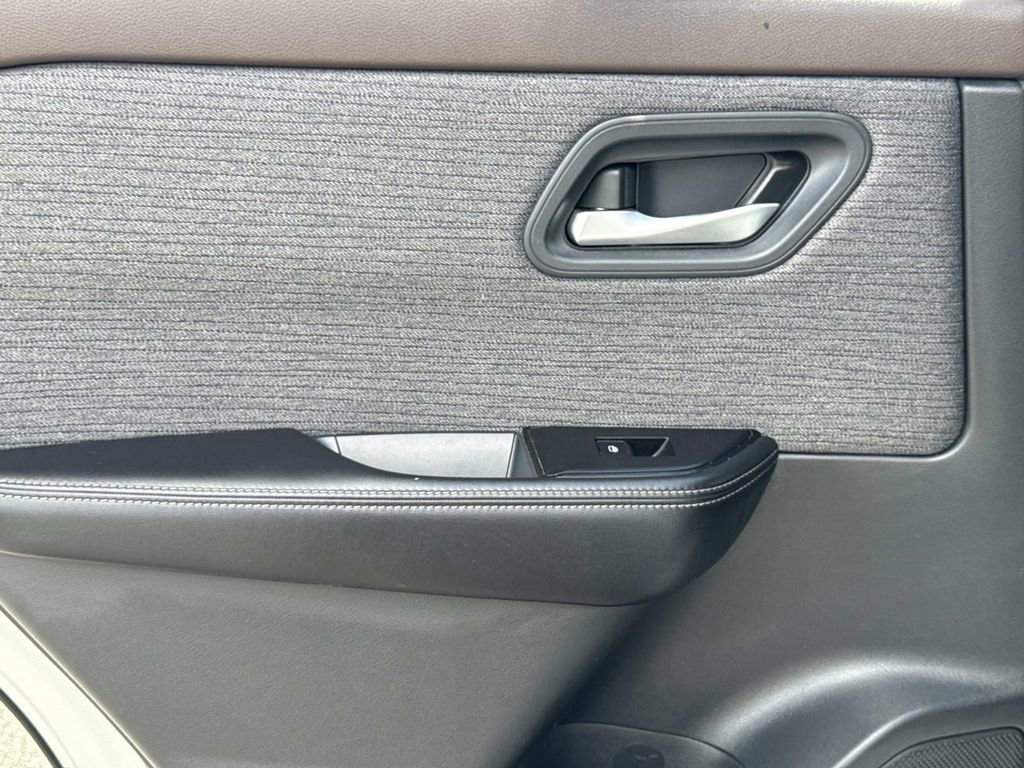 Certified 2023 Nissan Rogue SV AWD/4WD image 12