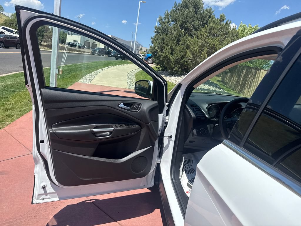Used 2018 Ford Escape SE w/ SE Sync 3 Package AWD/4WD image 10
