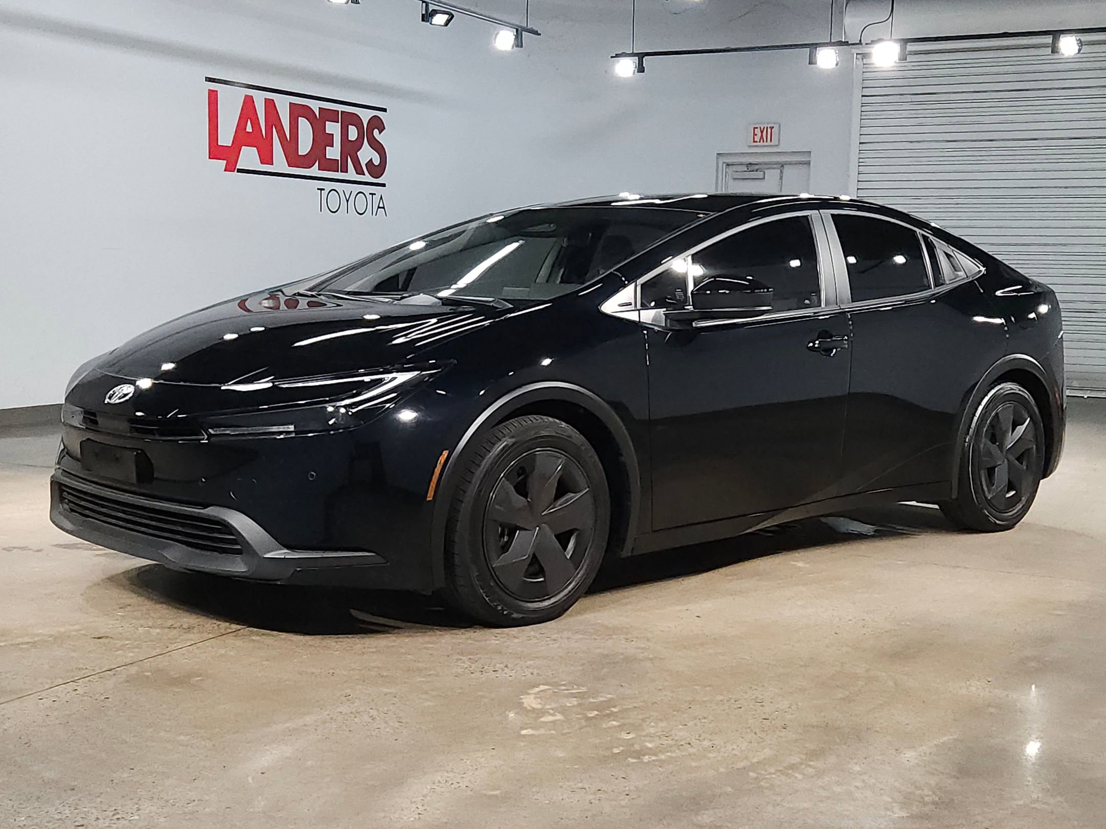 Used 2023 Toyota Prius LE image 3