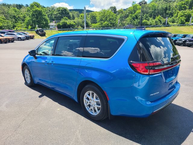 New 2027 Chrysler Pacifica Select FWD image 3