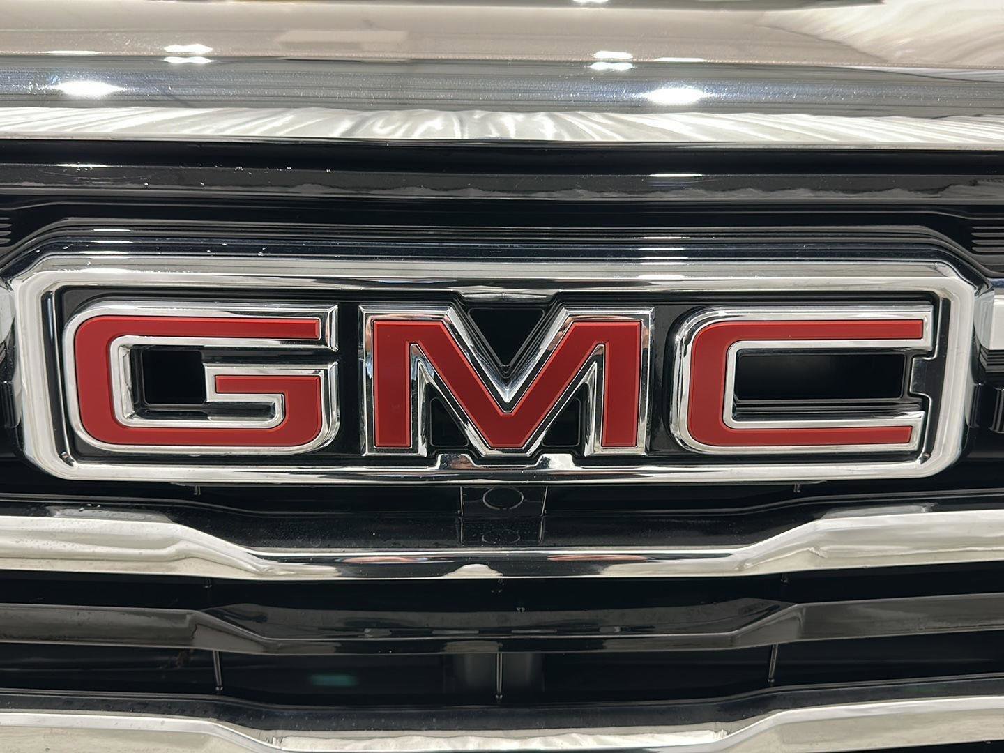 Used 2025 GMC Terrain Elevation image 29