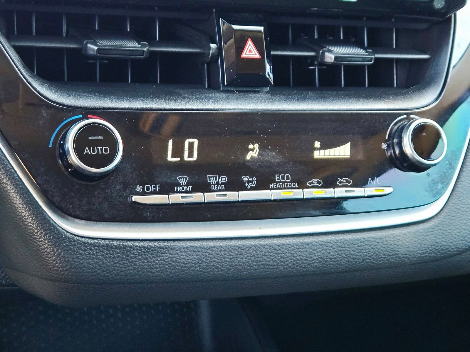 Used 2020 Toyota Corolla LE image 16