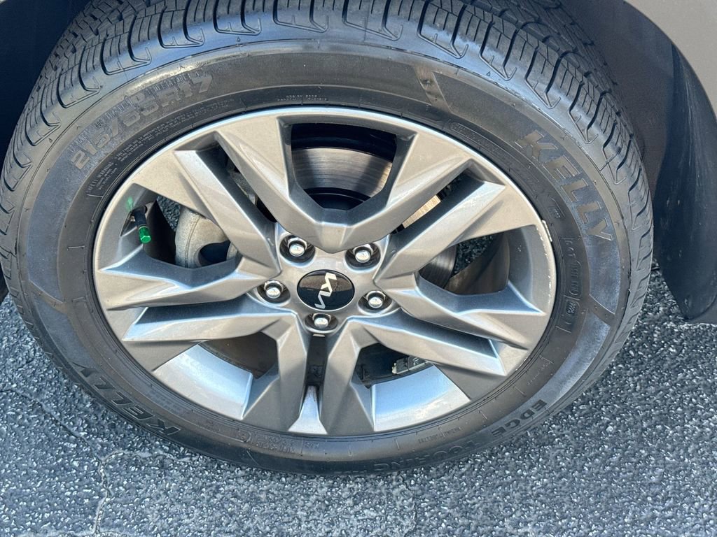 Used 2023 Kia Seltos S w/ Navigation Package FWD image 12