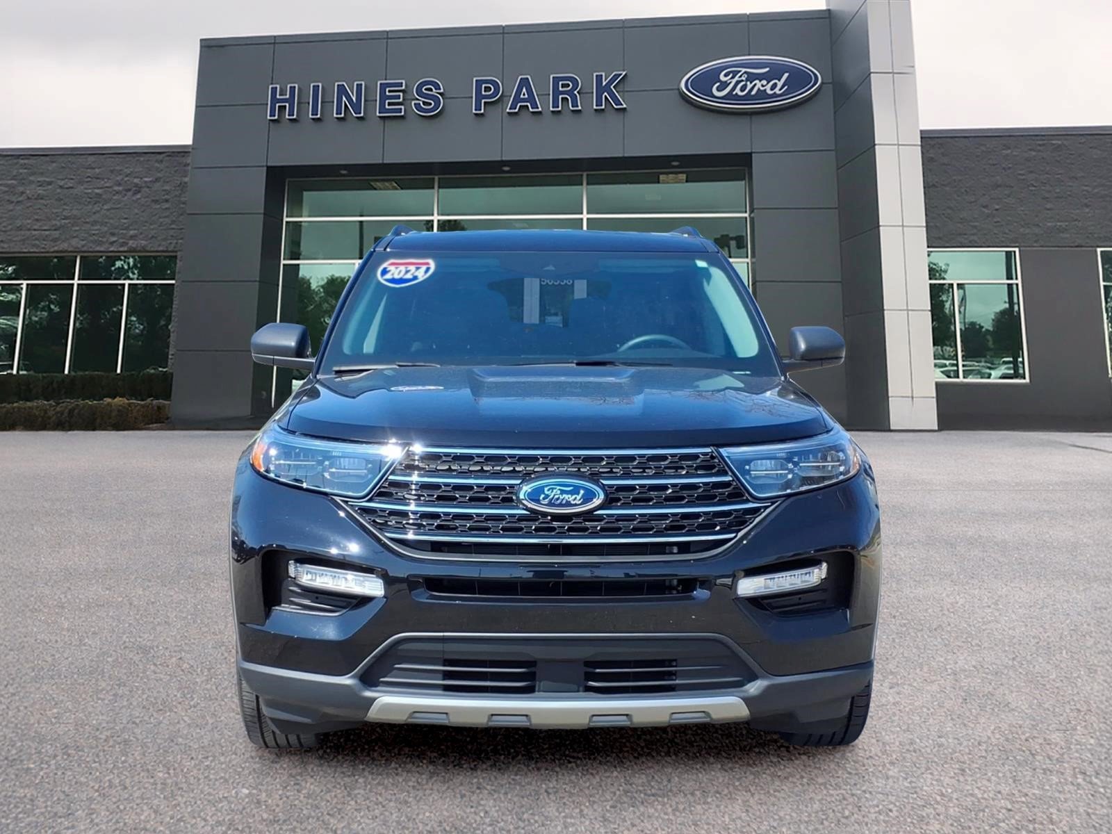 Certified 2024 Ford Explorer XLT w/ Equipment Group 202A AWD/4WD image 2