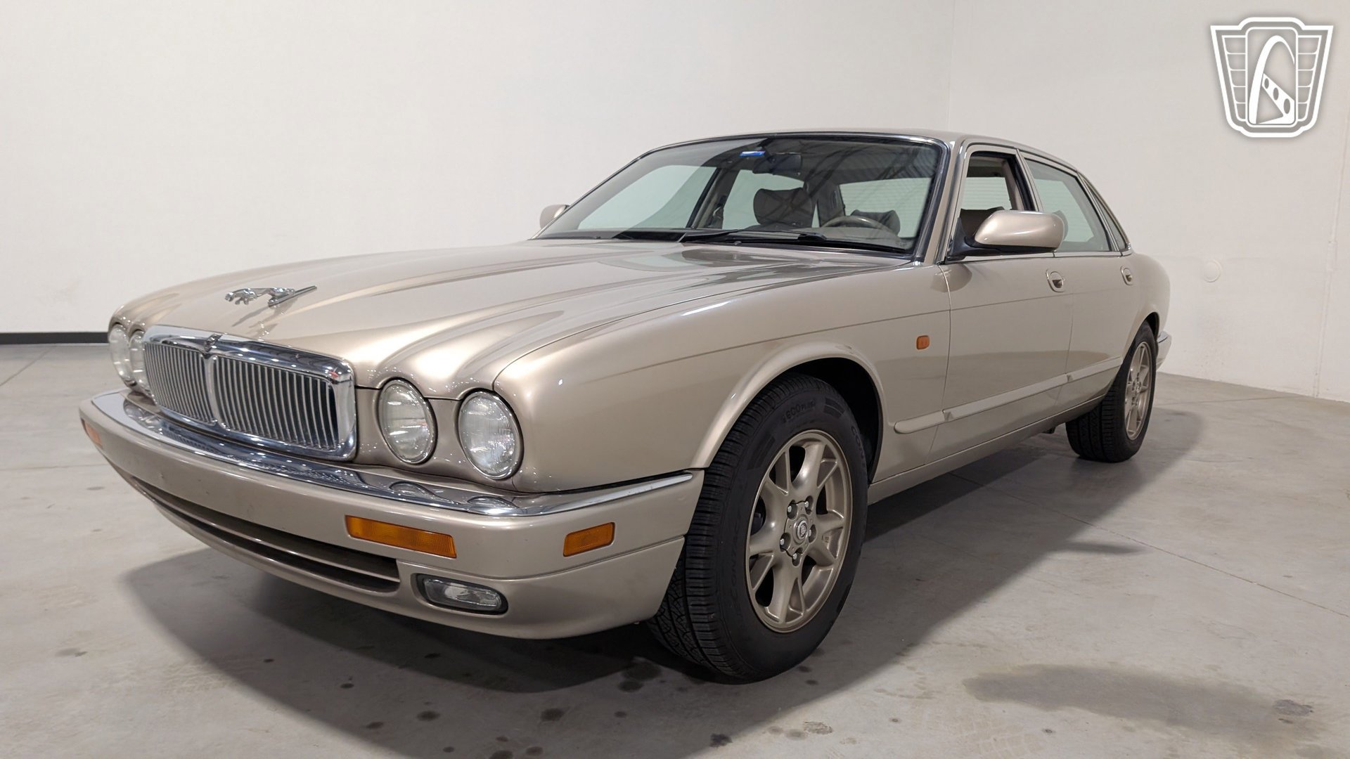 Used 1996 Jaguar XJ6 RWD image 3