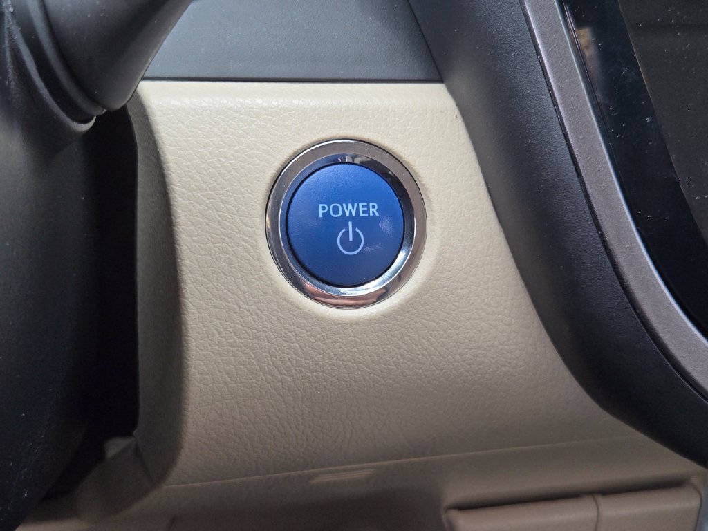 Used 2020 Toyota Camry XLE w/ Driver Assist Package FWD image 23