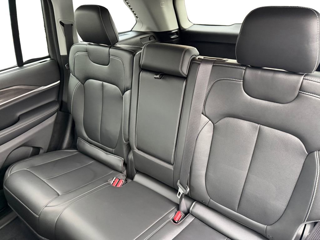 Used 2023 Jeep Grand Cherokee 4WD 4xe w/ Luxury Tech Group II image 13