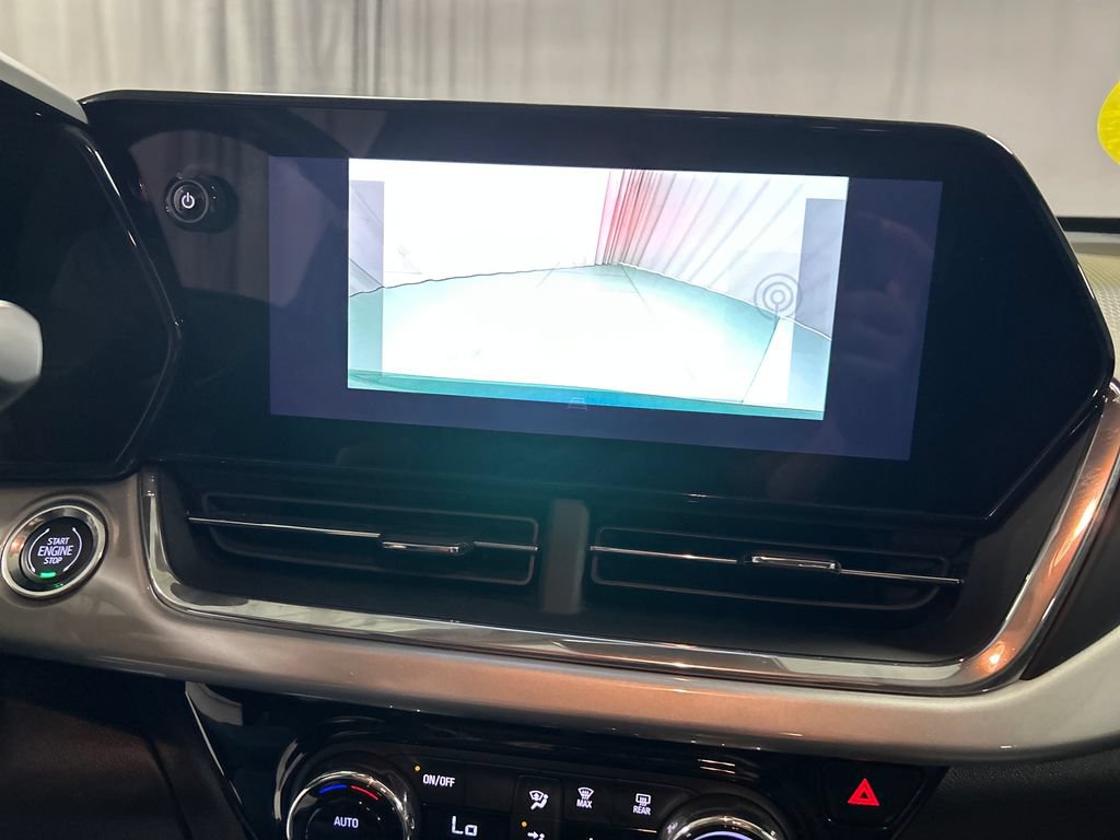 Used 2025 Chevrolet Trax LT FWD image 16