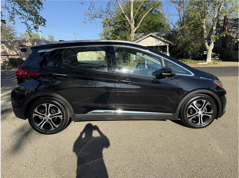 Used 2017 Chevrolet Bolt Premier w/ Driver Confidence II Package image 8