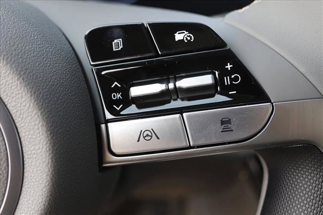 New 2025 Hyundai Elantra SEL image 16