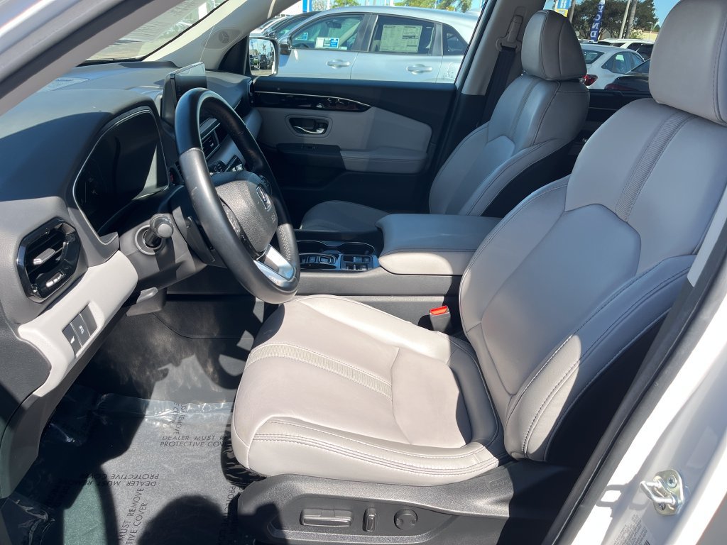 Used 2025 Honda Pilot EX-L image 9