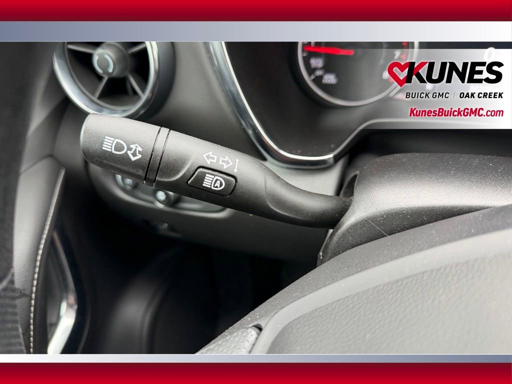 Used 2025 Chevrolet Blazer LT FWD image 12