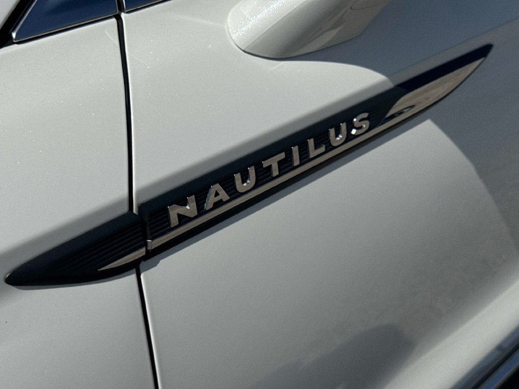 Certified 2023 Lincoln Nautilus Reserve w/ Luxury Package FWD image 9