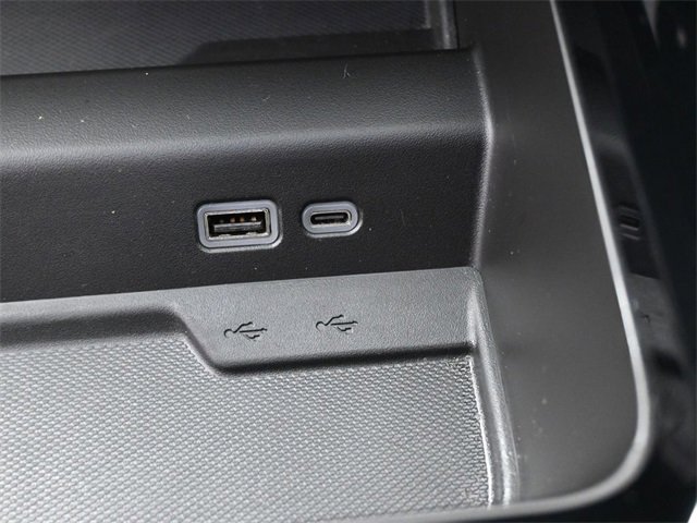 Used 2025 Chevrolet Suburban LT image 3