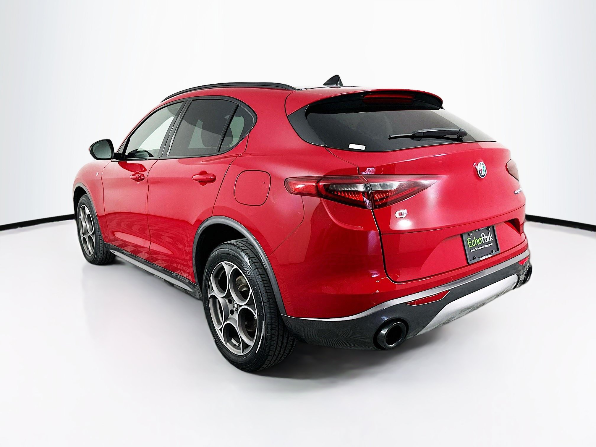 Used 2023 Alfa Romeo Stelvio Ti AWD/4WD image 5