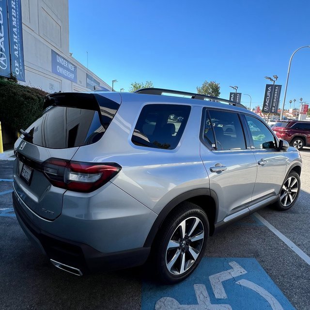 Used 2023 Honda Pilot Elite image 6