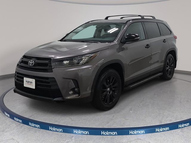 Used 2019 Toyota Highlander SE w/ Nightshade Edition