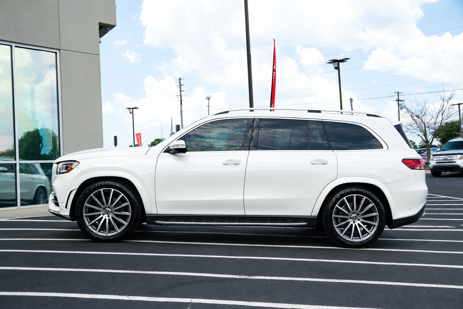 Used 2023 Mercedes-Benz GLS 450 4MATIC image 9