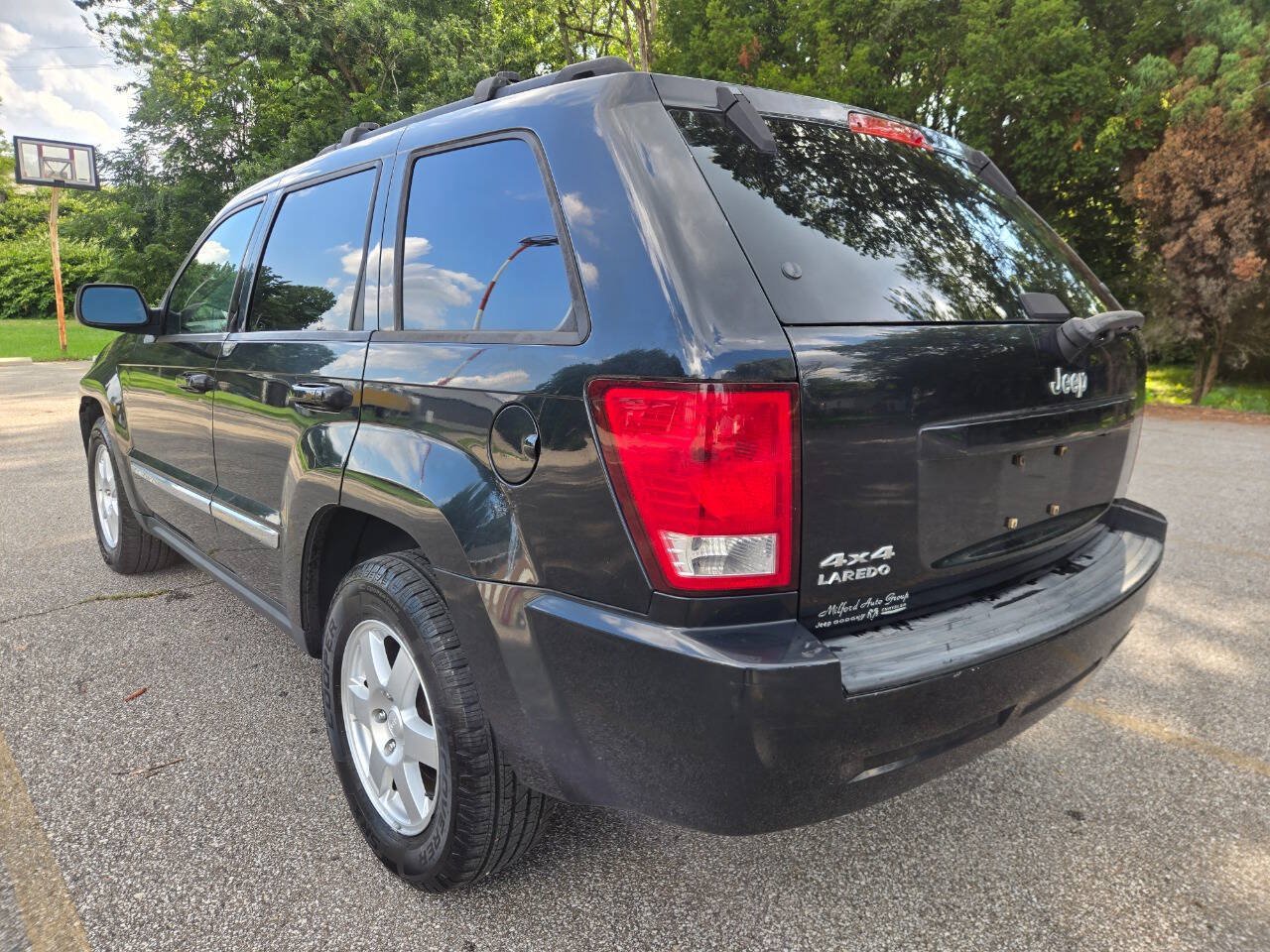 Used 2010 Jeep Grand Cherokee Laredo AWD/4WD image 5