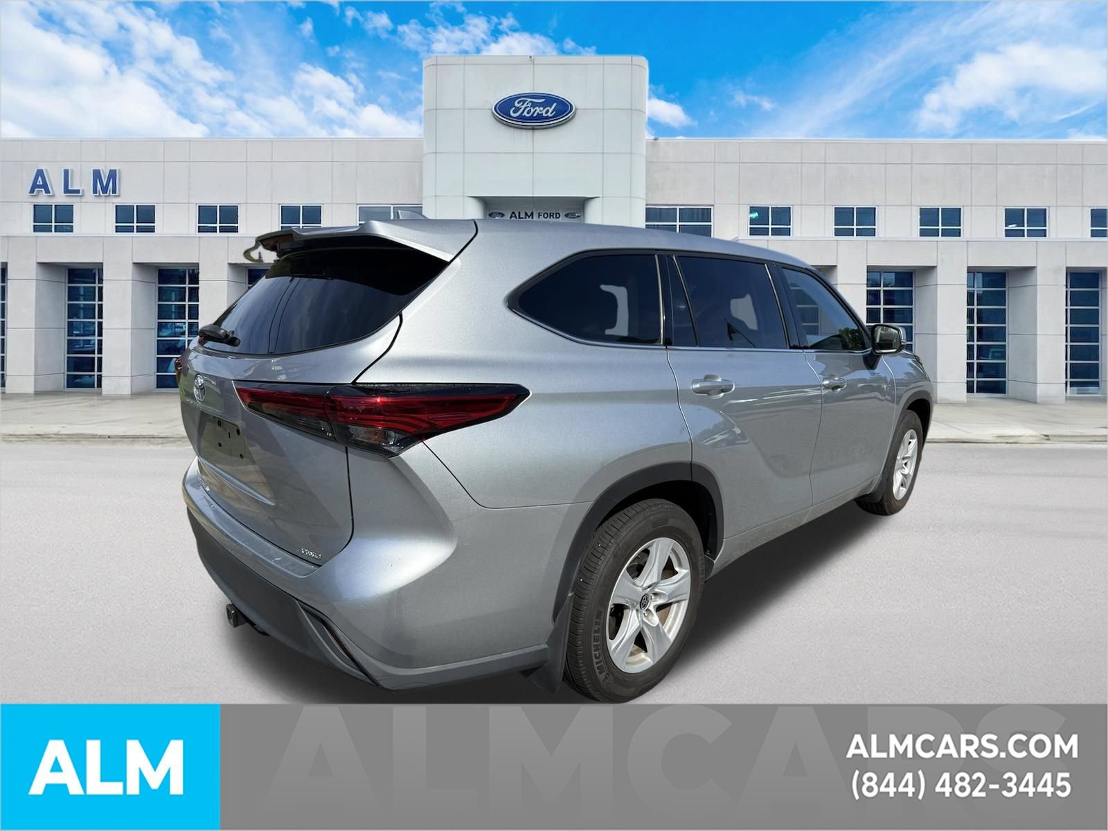 Used 2021 Toyota Highlander L AWD/4WD image 5