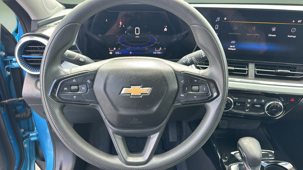 Used 2025 Chevrolet Trax LT FWD image 14