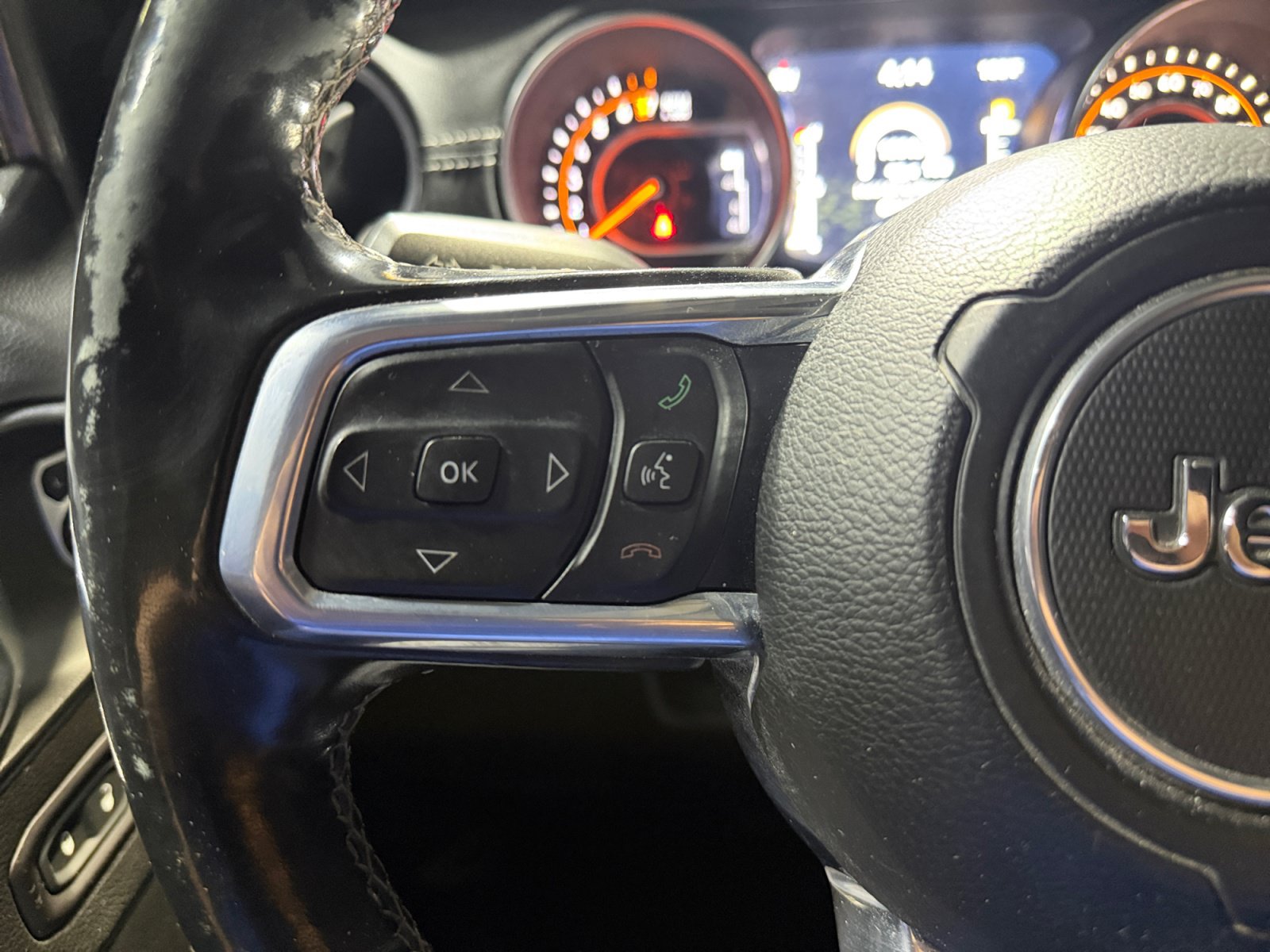Used 2020 Jeep Gladiator Overland AWD/4WD image 18