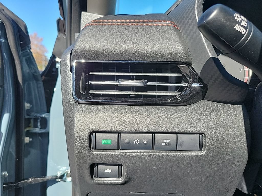 New 2025 Nissan Sentra SR w/ SR Premium Package FWD image 20