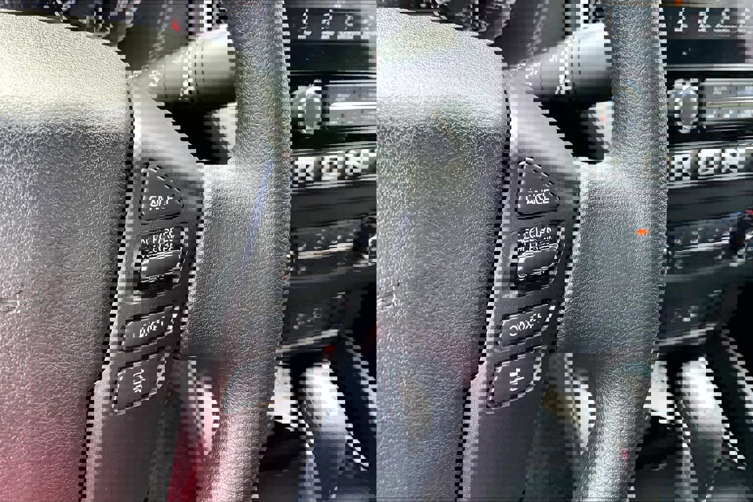 Used 2025 Nissan Frontier SV image 23